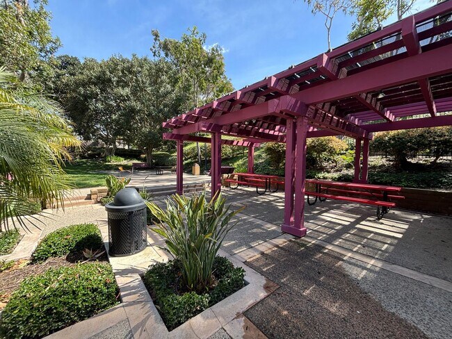 Building Photo - Beautiful Home in Shadowridge
