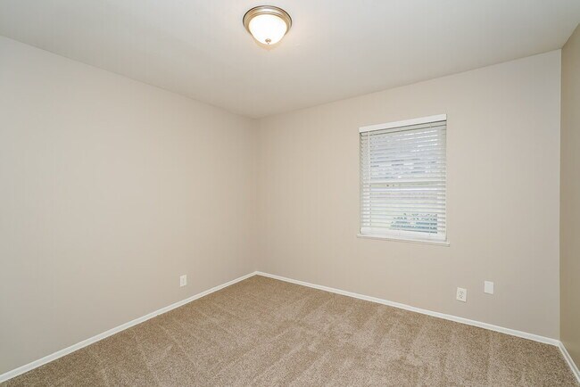 Building Photo - 6420 Valley Ridge Dr