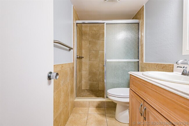 Building Photo - 3900 N Hills Dr
