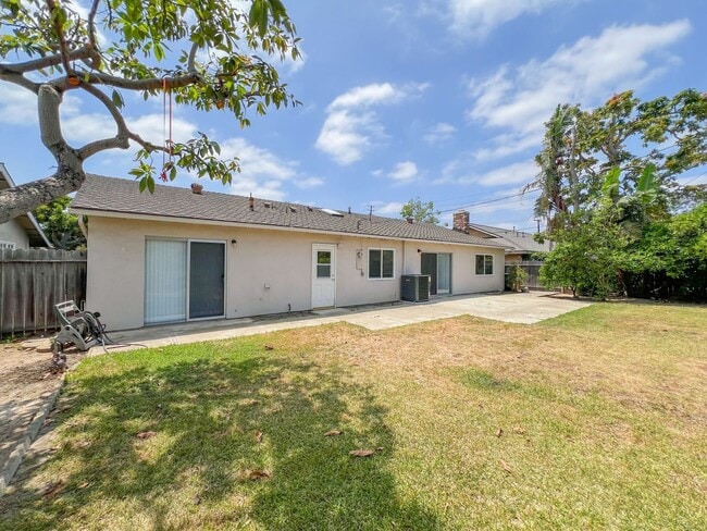 Building Photo - Santa Ana - Gorgeous Interior Remodel 4 be...