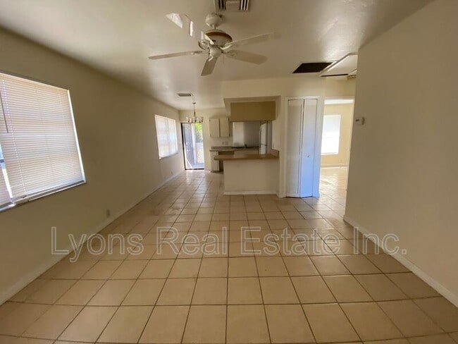 Building Photo - 801 SE 5th Ave