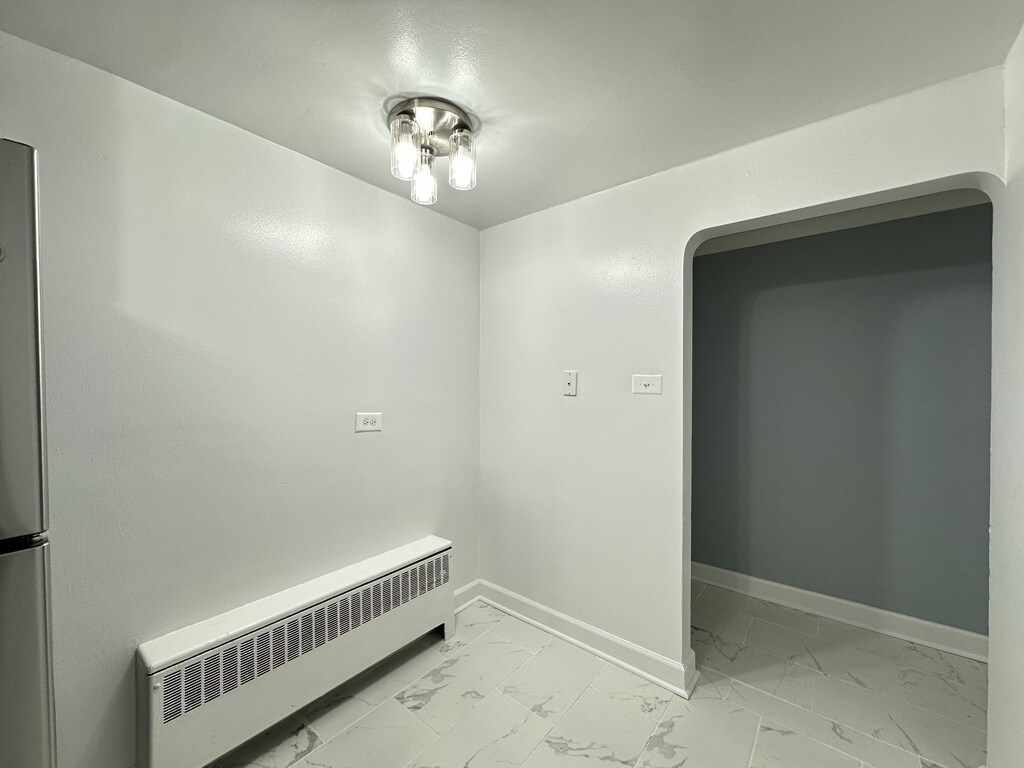 Building Photo - 2754 W North Shore Ave