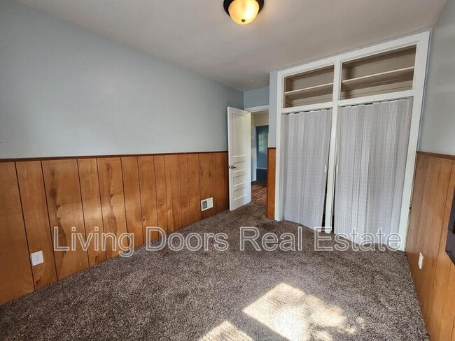 Building Photo - 350 S 38th St