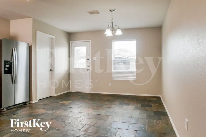 Building Photo - 112 Mill St