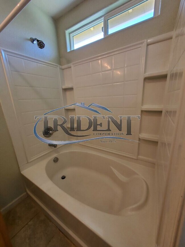 Building Photo - 3 bedroom bath near schools and parks