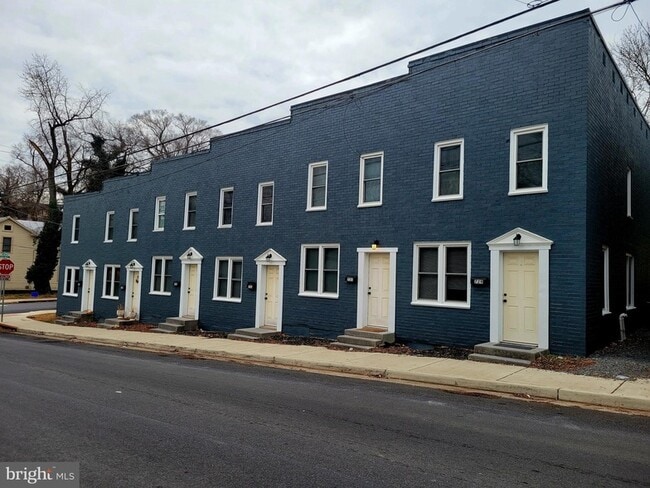 Building Photo - 735 S Kent St