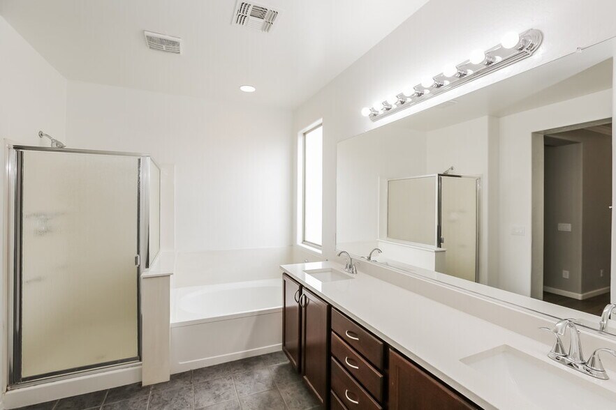 Building Photo - 6806 W Evergreen Terrace