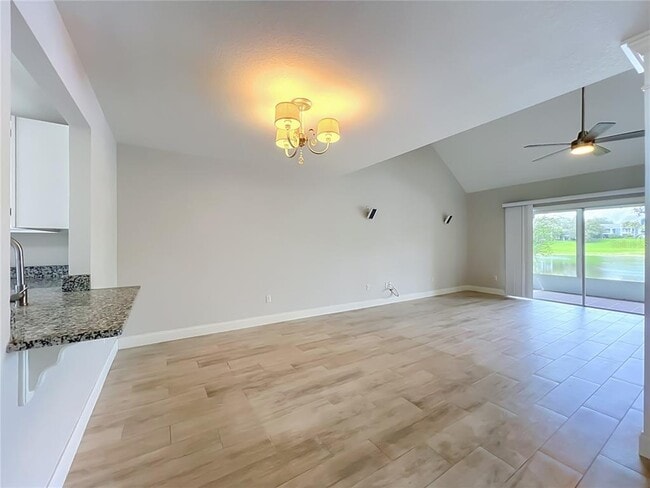 Building Photo - 900 W Charing Cross Cir