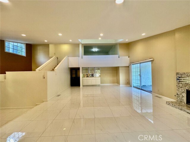 Building Photo - 2255 E Chevy Chase Dr