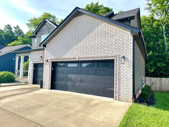Building Photo - 1040 Harrison Way