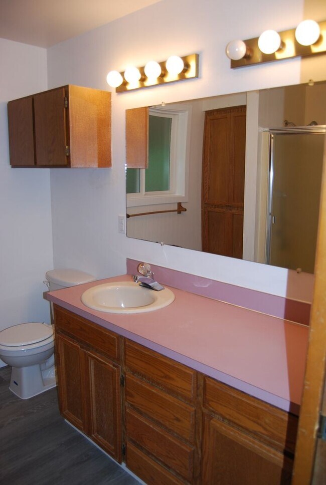 Building Photo - Charming 2 Bedroom 1.5 Bathroom in Tigard