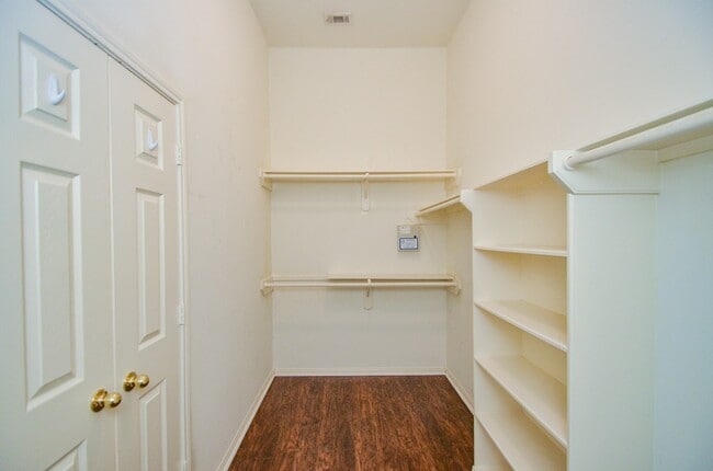 Building Photo - 2218 Millerton Ln