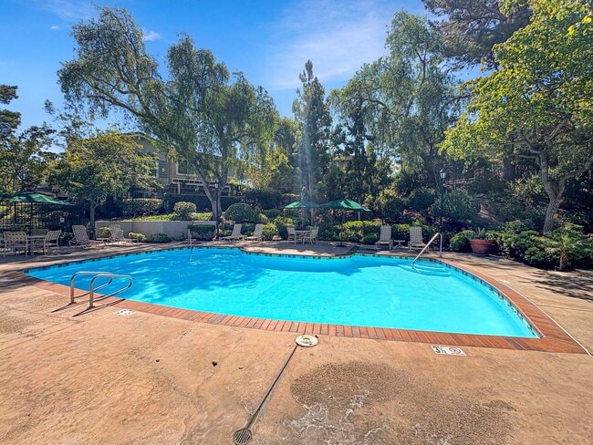 Building Photo - Stunning 3B/2.5BA Home in San Diego w/ Fir...