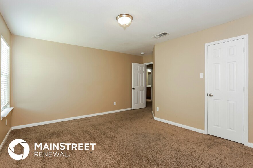 Building Photo - 628 Lazy Crest Dr