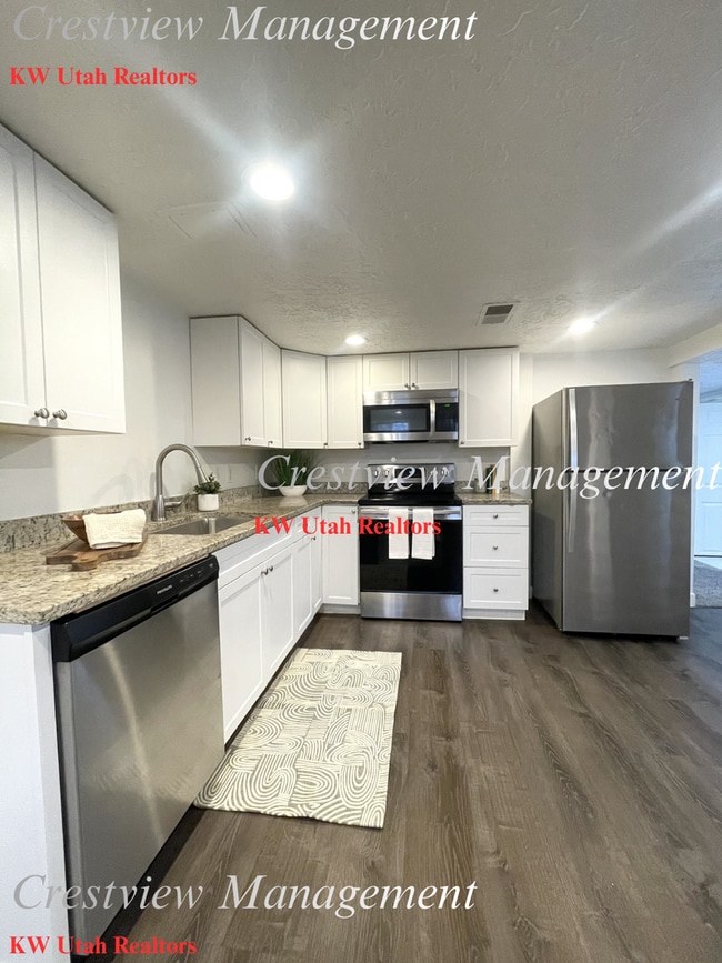 Building Photo - Martin Triplex