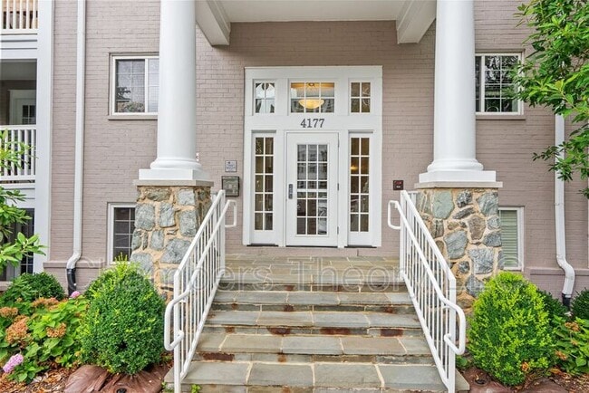 Building Photo - 4177 S Four Mile Run Dr