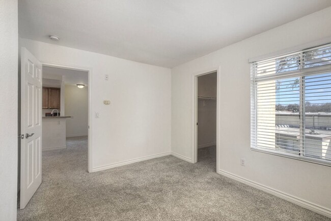 Building Photo - Gated Community - Ready To Go