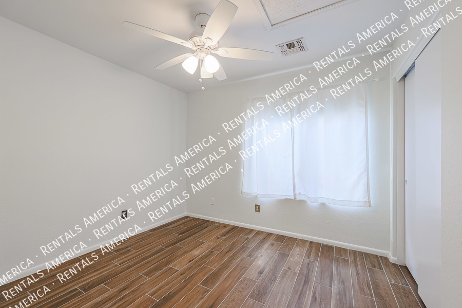 Building Photo - 4647 E Lavender Ln