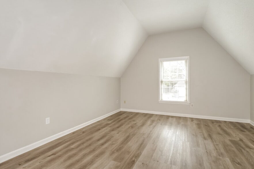 Building Photo - 7308 Schilling Cove E