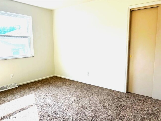 Building Photo - 20 E 36th St