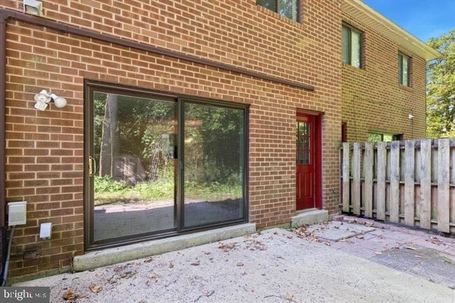 Building Photo - 138 Talgrath Ct