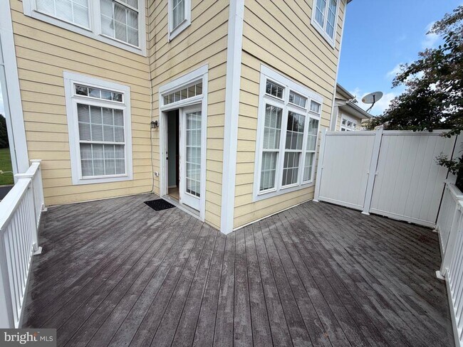 Building Photo - 701 Monroe Point Dr