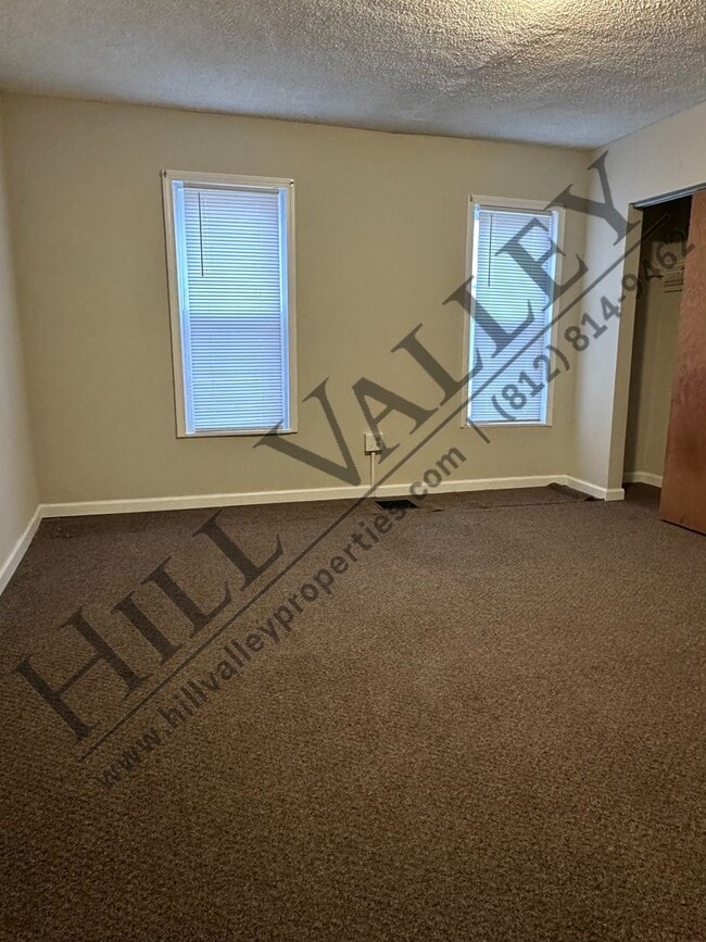 Building Photo - Three bedroom close to Downtown and ISU