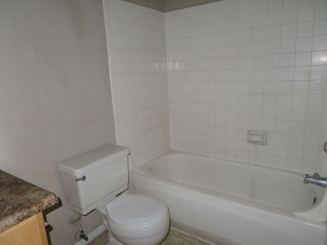 Building Photo - 1- Bedroom 1 Bath in Shadow Bend