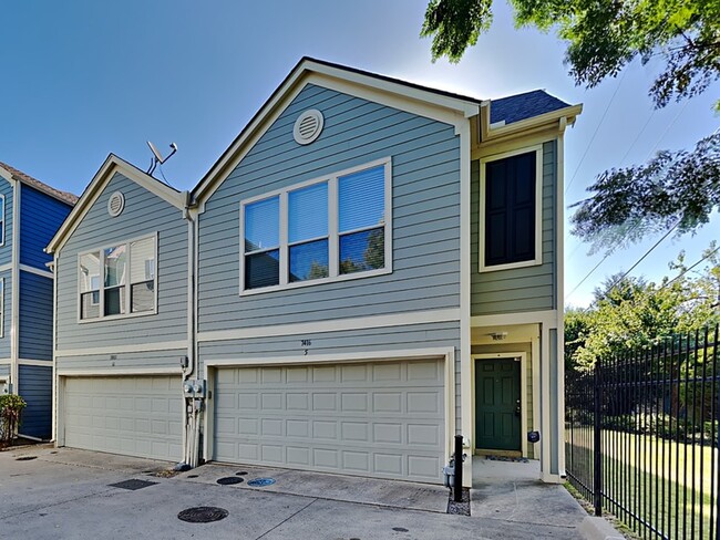 Building Photo - 7416 Coronado Ave