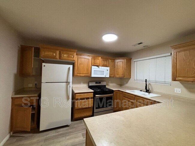 Building Photo - 1167 E 400 S