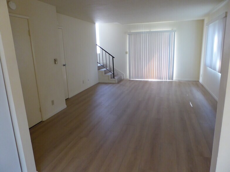 Building Photo - 250 Ellwood Beach Dr