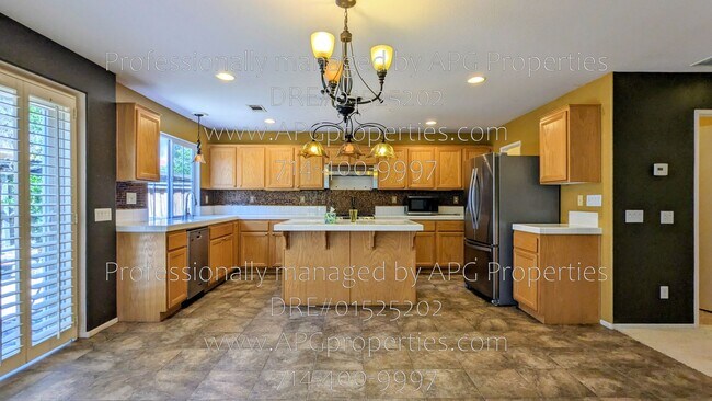 Building Photo - 2439 N Cameo Ct