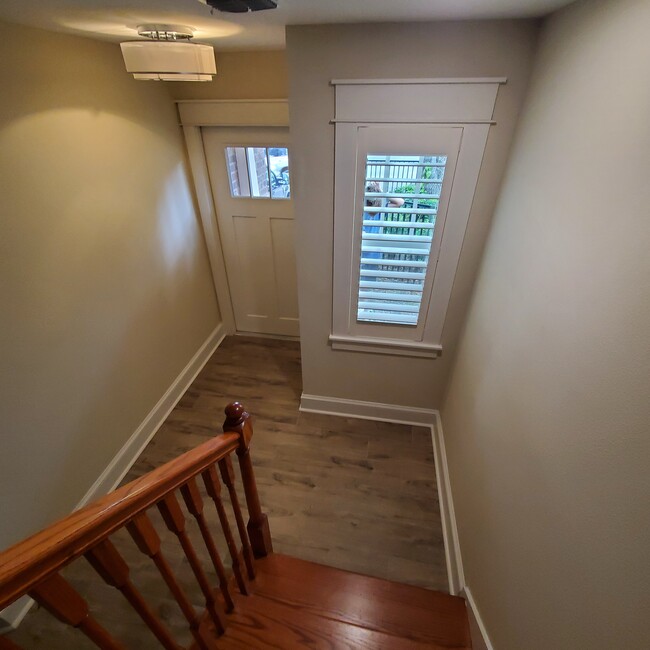 Building Photo - 1124 Azalea Ln