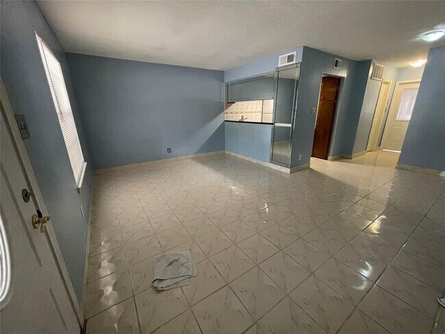 Building Photo - 1405 Shadowdale Dr