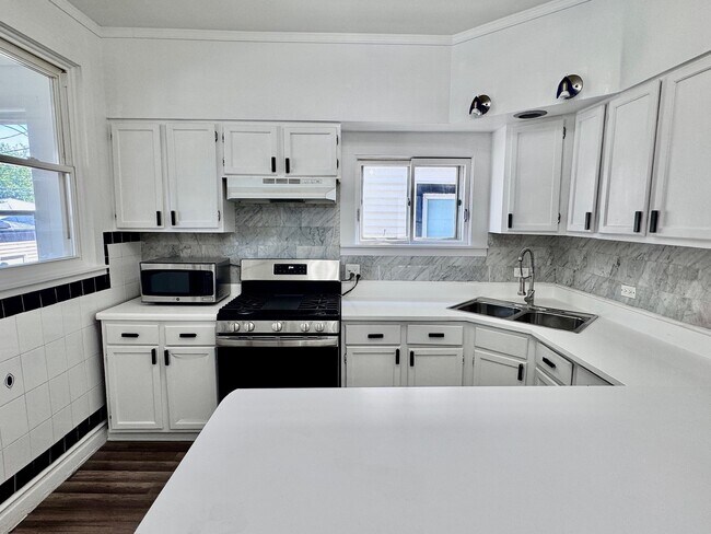 Building Photo - 2047 N Lavergne Ave