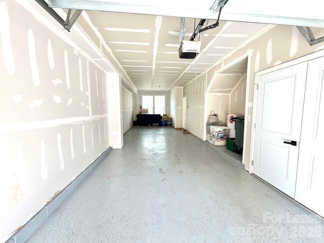 Building Photo - 3735 S Tryon St