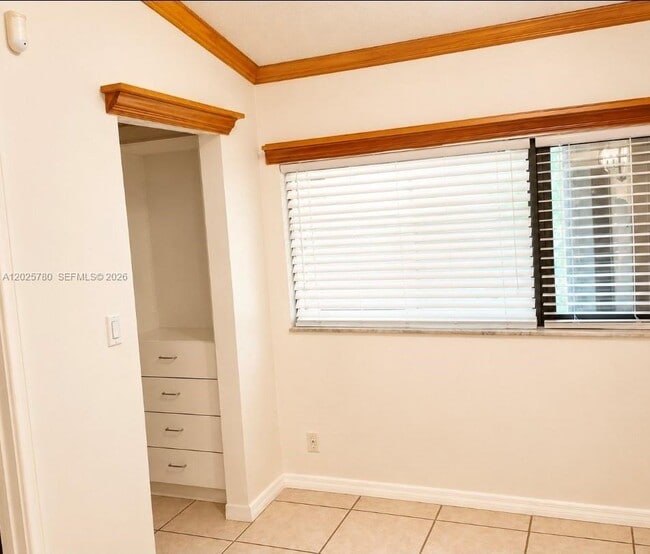 Building Photo - 3082 S Oakland Forest Dr