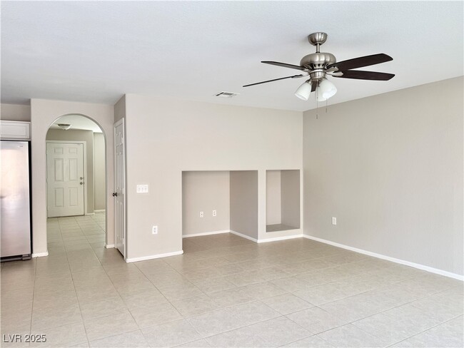 Building Photo - 712 E Caballo Hills Ave