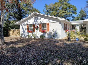 Building Photo - Charming Upgraded Cottage Near Pensacola’s...