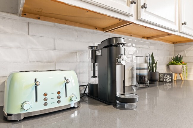 Building Photo - 732-736 Redondo Ave