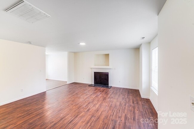 Building Photo - 814 Mt Holly-Huntersville Rd