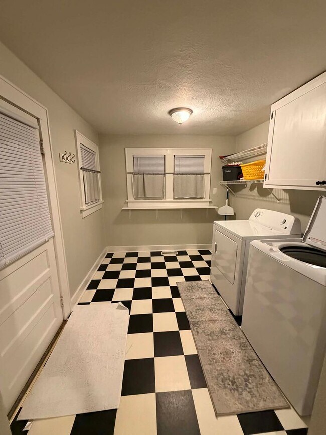 Building Photo - COMING SOON: 2 Bedroom Fully Furnished Short-Term Rental – Joplin, MO