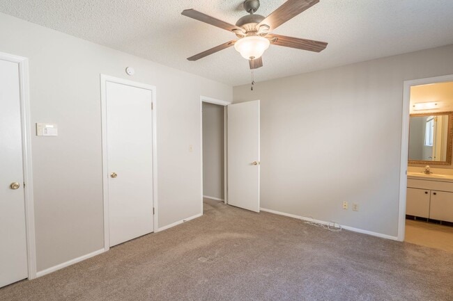 Building Photo - 6125 S Troost Ave