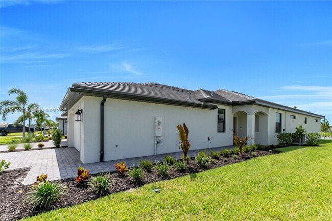 Building Photo - 19553 Hinkley Dr