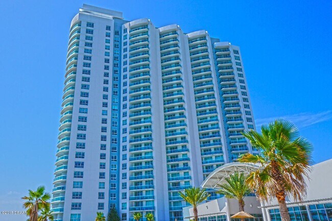 Building Photo - 231 Riverside Dr