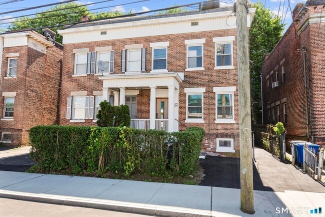 Building Photo - 276 Bond St