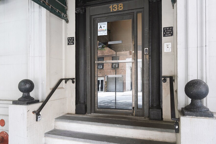 Building Photo - 138 E 38th St