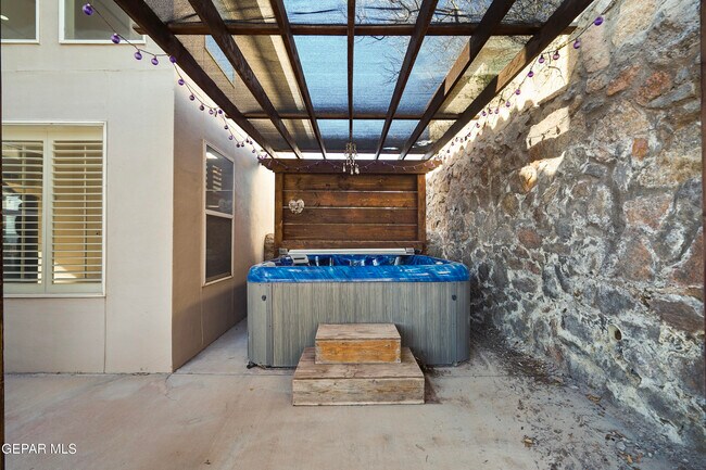 Building Photo - 624 Skydale Dr