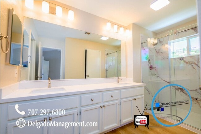 Building Photo - Completely remodeled Glen Cove 5 bed home