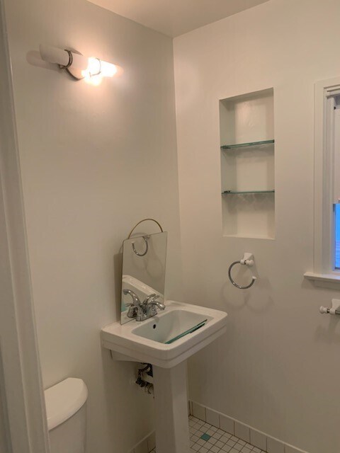 Bathroom - 2152 Echo Park Ave